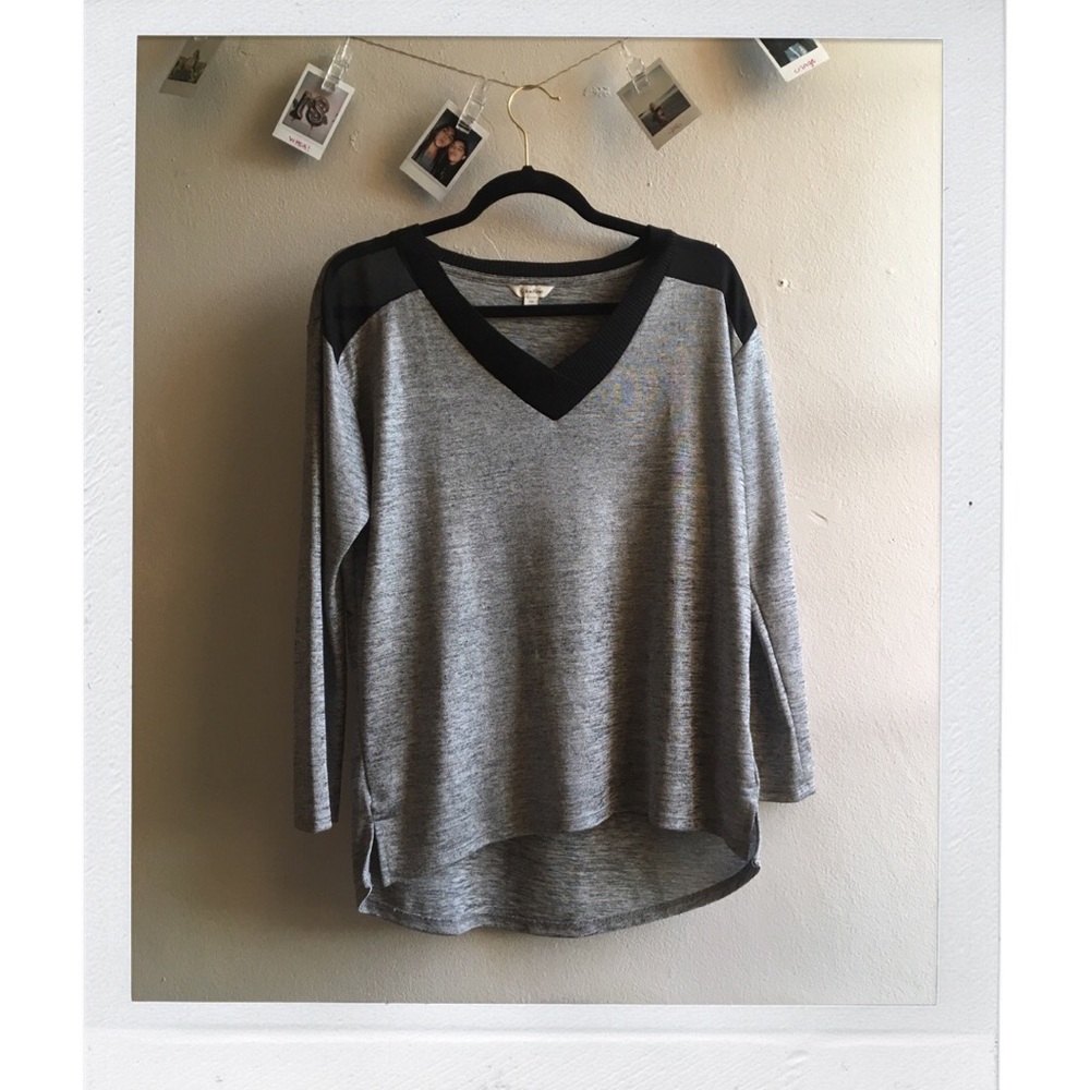 Mid Sleeved ( Gray ) Calvin Klein Top